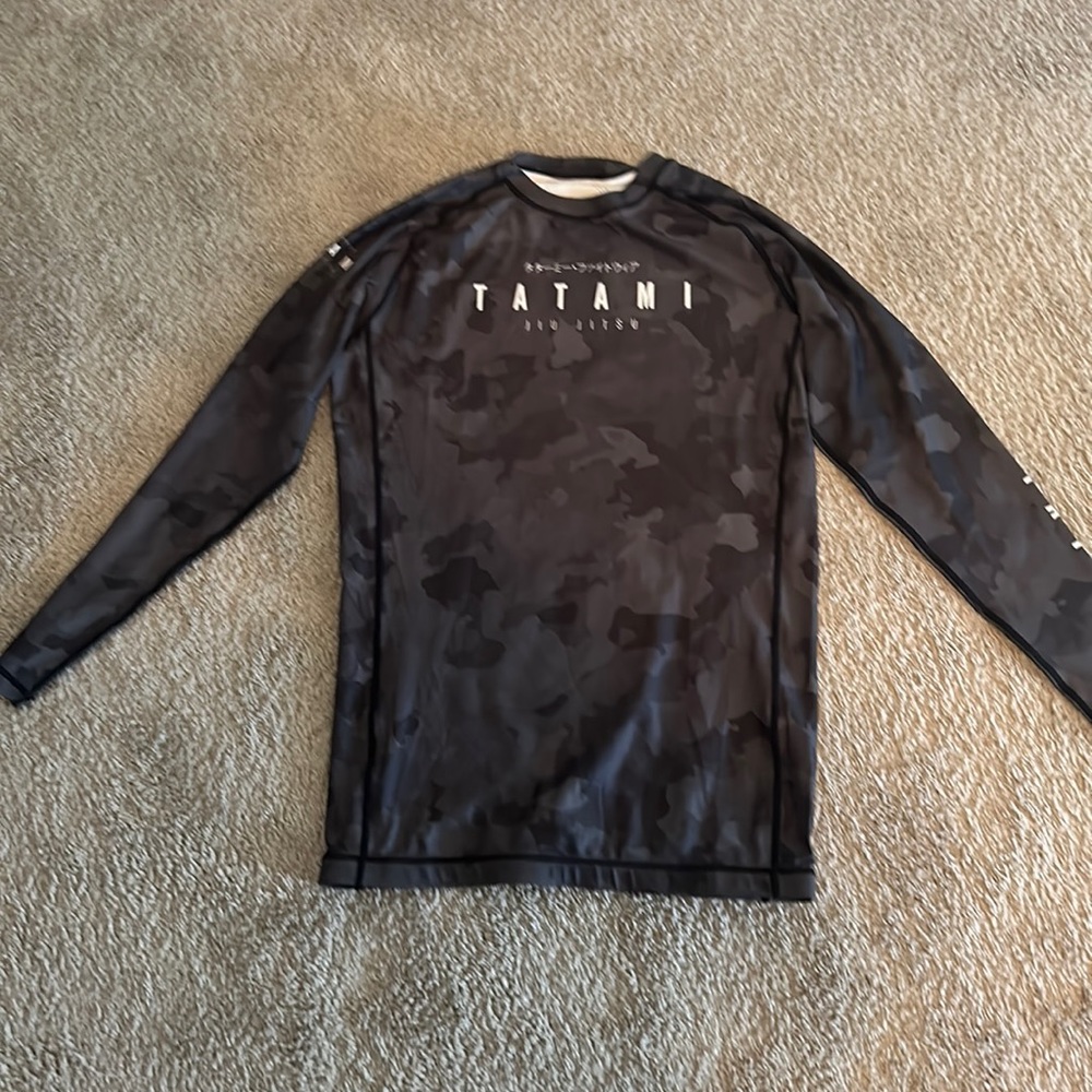 Tatami rash guard size xl never worn